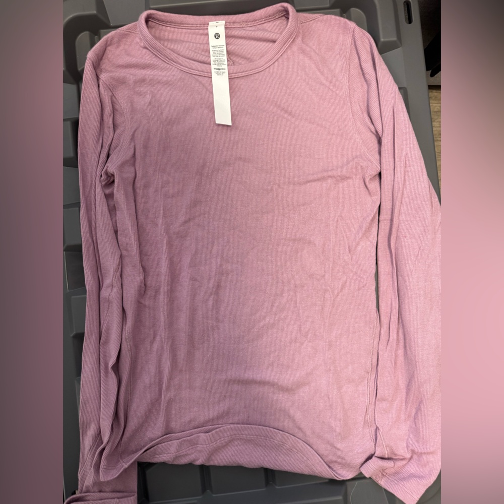 Lululemon Athletica hold tight long sleeve size 6